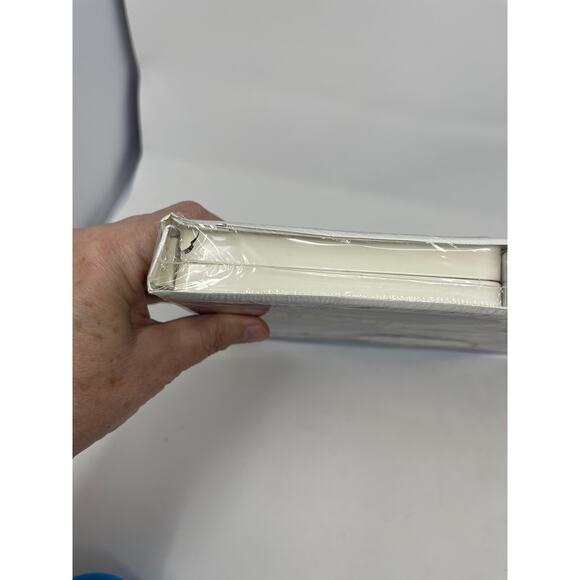 NEW SEALED Walt Disney Masterpiece 2 VHS Movies Oliver & Company & Aladdin ~RARE - Picture 7 of 8